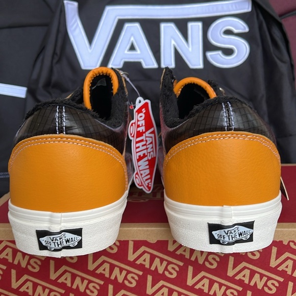 Vans Men’s Old Skool Mte (Mte) Apricot/Black
VN0A348F2NF
Sneakers - Picture 12 of 16